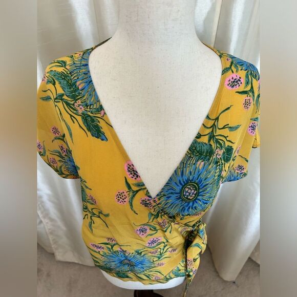 Silk Side-Tie Wrap Top in Painted Blooms Size xs - Picture 6 of 7